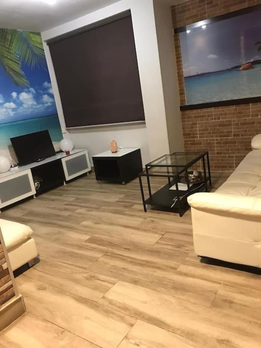 Precioso Apartamento 3 Habitaciones. Con Patio. Camas Kültér fotó